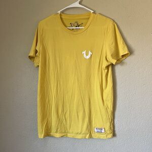 TRUE RELIGION World Tour 1956 Size Med Gold Short Sleeve T Shirt
